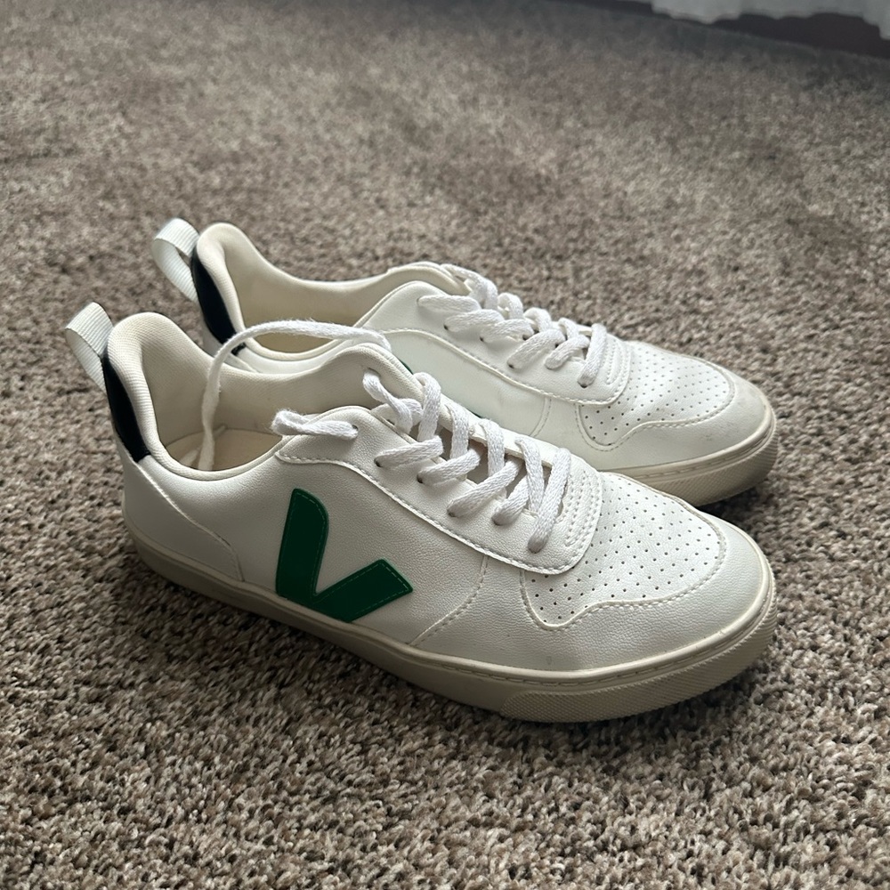 Veja sneaker sz 7
